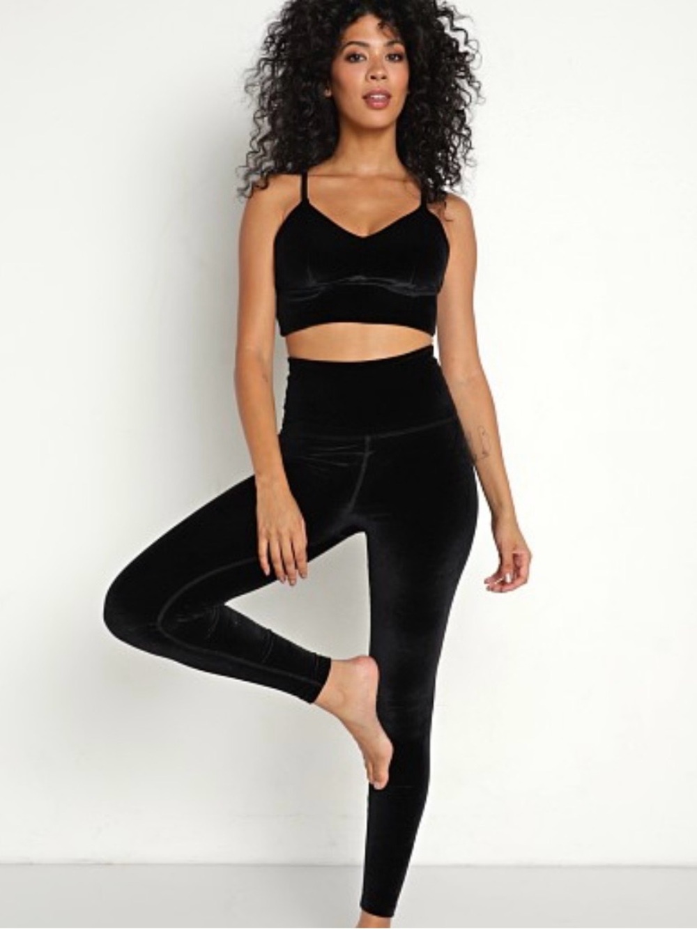 Beyond Yoga Velvet Motion High Waisted MIDI Leggings In Black